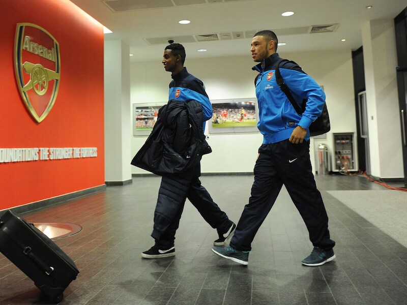 Gedion Zelalem (L) en Alex Oxlade-Chamberlain.