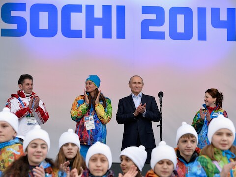 Vladimir Poetin in het olympisch dorp