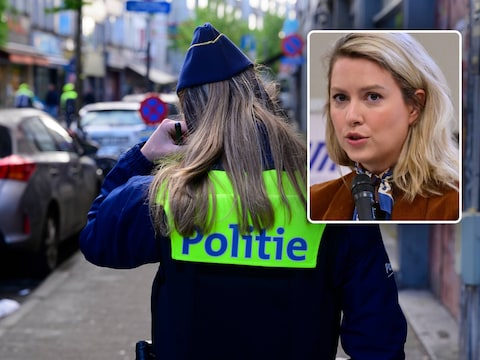 Burgemeester Els van Doesburg (N-VA, inzet) grijpt in met een bewoningsverbod voor de rijwoning in de Schoolstraat in Antwerpen.
