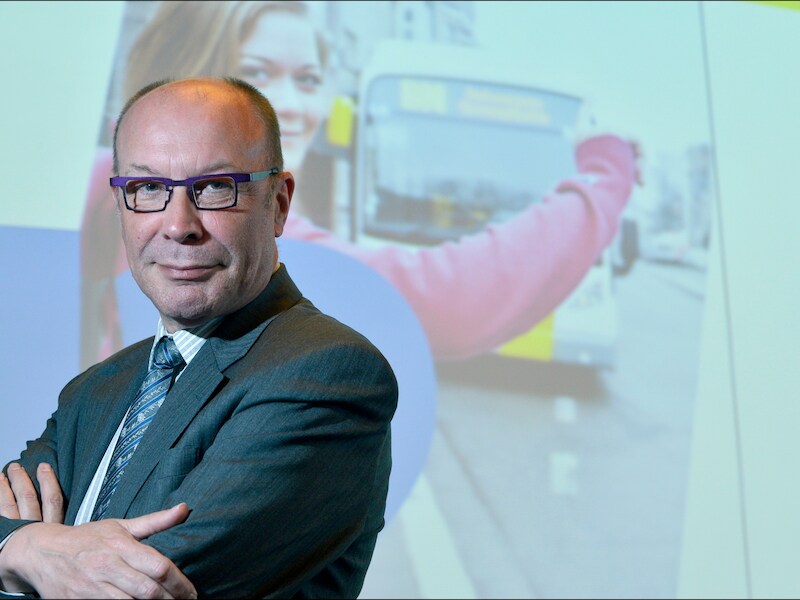 Roger Kesteloot, topman van De Lijn, wil zwaar inzetten op de steden. ACW: "Dit mag niet ten koste gaan van de basismobiliteit."