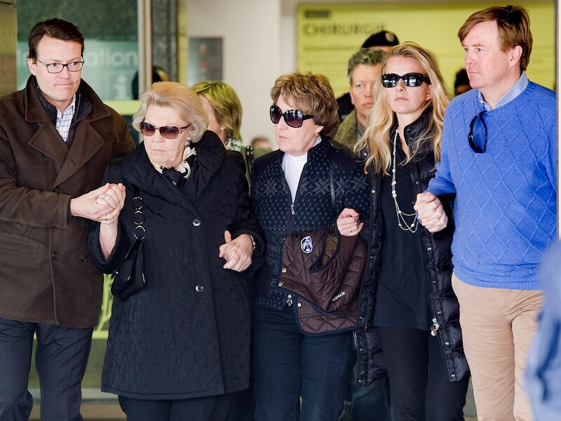 Familie van prins Friso op bezoek in het Londense ziekenhuis.