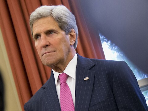 De Amerikaanse buitenlandminister John Kerry verklaarde vandaag dat Amerikaanse luchtaanvallen op ISIS "een belangrijke optie kunnen zijn, ook al zijn zij niet het hele antwoord".