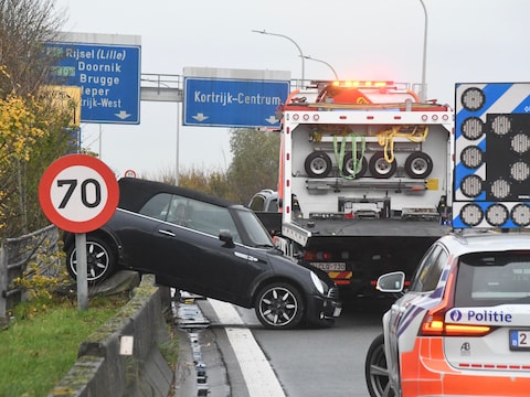 Archieffoto van een gelijkaardig ongeval als dat van de vrouw uit Sint-Gillis op het verkeersknooppunt Ei in Kortrijk.