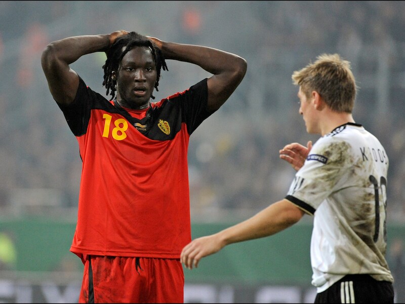 Romelu Lukaku bleef ontgoocheld achter op 11 oktober 2011 in Düsseldorf.