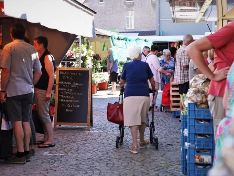 Spaaractie op zaterdagmarkt: “Cadeaubonnen en boodschappentrolleys te winnen”