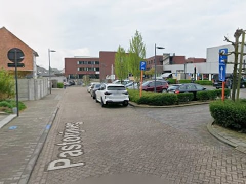 De Pastorijweg in Denderhoutem.