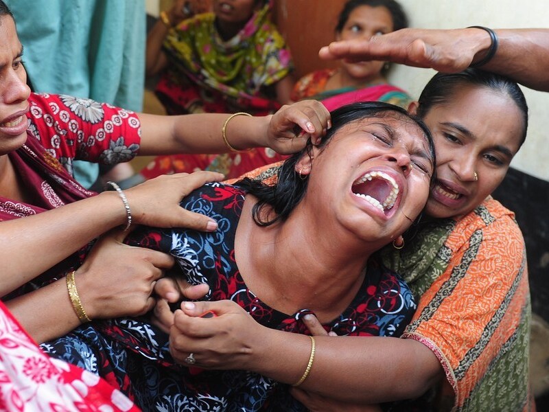 Nabestaanden van de slachtoffers in Bangladesh.