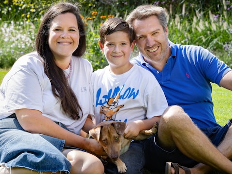 Matteo (8) wacht op een niertransplantatie en kost zijn ouders 17.000 euro per jaar: “Ik ga minder werken, maar verdien zo ook 500 euro minder”