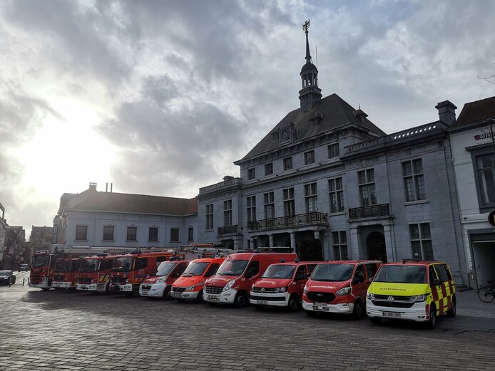 Twee nieuwe dienstwagens voor de brandweerpost Ronse | Ronse | hln.be