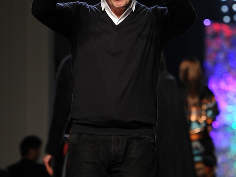 Jean Paul Gaultier na afloop van de modeshow op de Paris Fashion Week