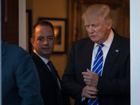Reince Priebus samen met Donald Trump.