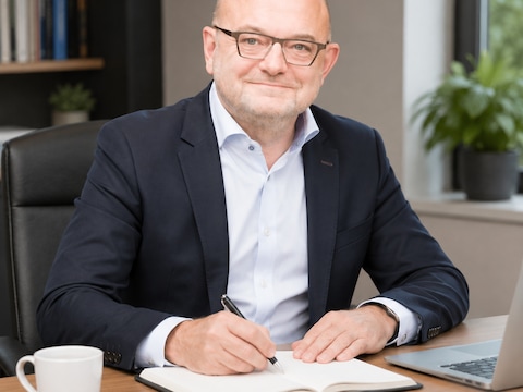Johan Van Vaerenbergh (61) gaat een nieuwe uitdaging aan als uitgever van boeken.