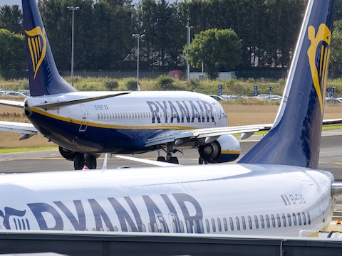 Vliegtuig van Ryanair op de landingsbaan van Brussels South Charleroi Airport (BSCA).