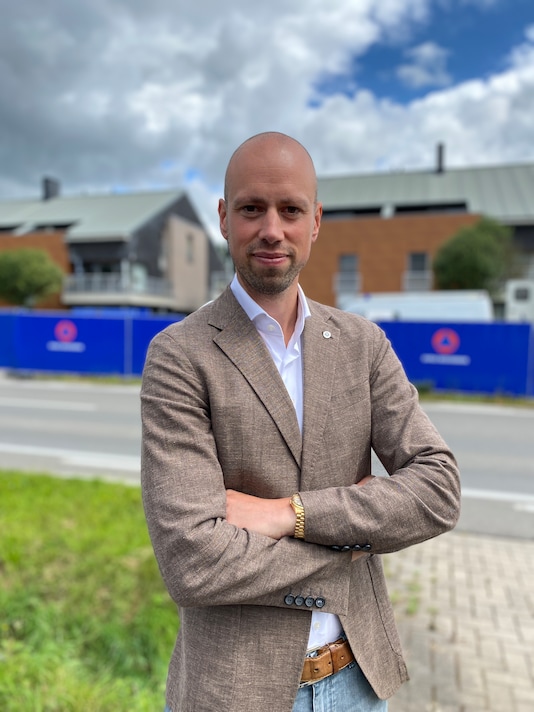 Meester Cédric Monheim staat de oudste verdachte Alain G. (56) bij.