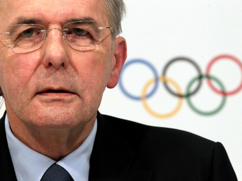 Jacques Rogge, de voorzitter van het IOC, reageert verheugd op het nieuws.