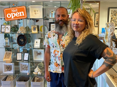 Tom Verhoeven en Michèle Cappelier openden Storybook op de Zeedijk van Mariakerke.