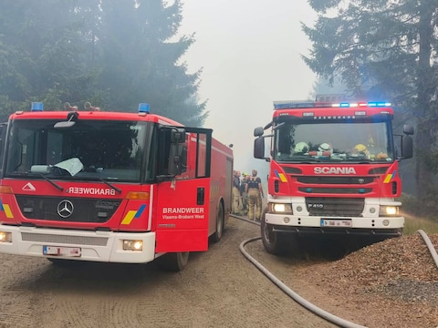 Brandweerzone Vlaams-Brabant West stuurde een tankwagen naar de Hoge Venen om de bluswerken bij de hevige natuurbrand te ondersteunen.