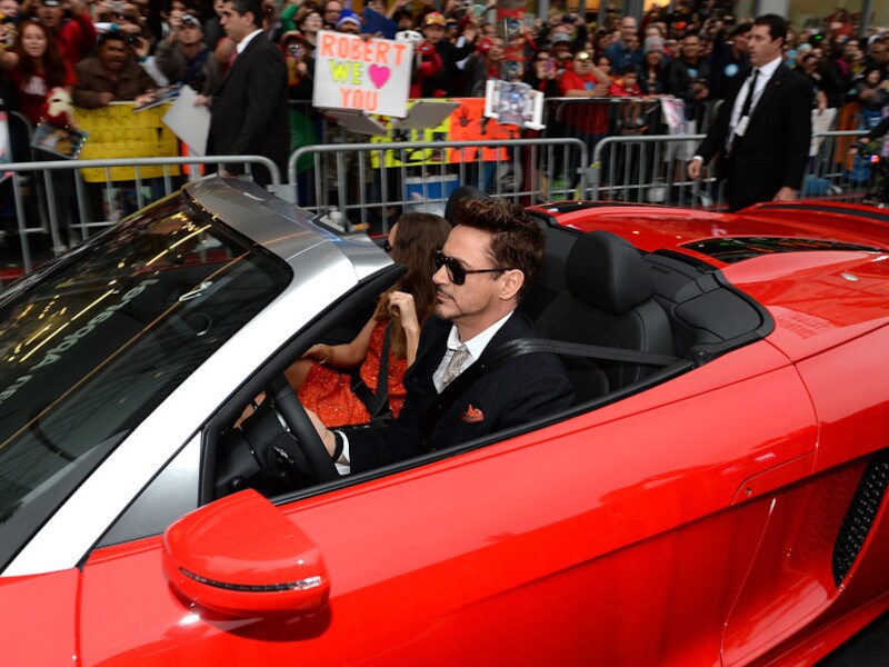 Hoofdrolspeler Robert Downey Jr. arriveert met zijn echtgenote Susan bij de galapremière van Iron Man 3, vorige week in Hollywood.
