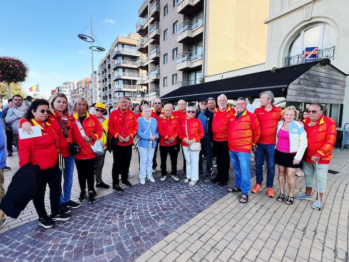 “Ik laat je niet los, ik geef je niet af”: tranen, bloemen en knuffels