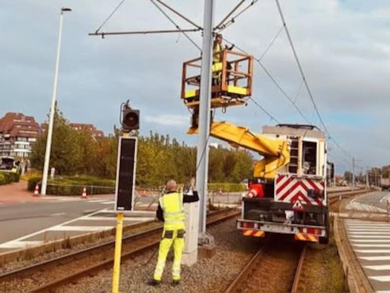 De geraakte bovenleiding wordt zo snel mogelijk hersteld.
