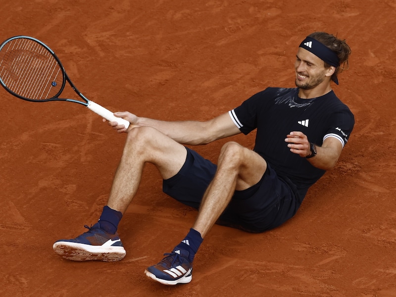 Hij doet het! Alexander Zverev klopt Flavio Cobolli in vijf sets en pakt met Roland Garros zijn allereerste grandslamtitel