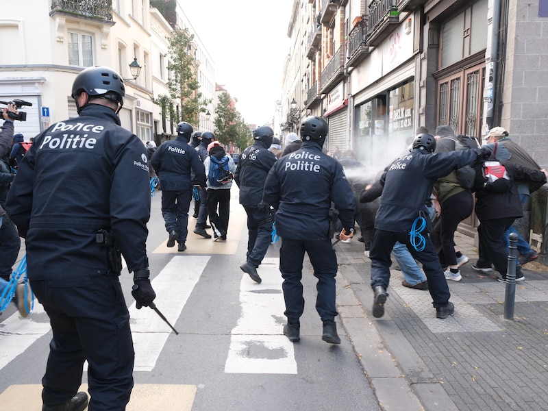 Tijdens de betoging van zaterdag kwam het even tot een confrontatie met pepperspray.