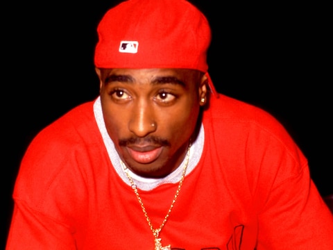 Tupac Shakur in 1994, twee jaar voor hij werd doodgeschoten in een zwarte BMW, op weg naar een nachtclub.