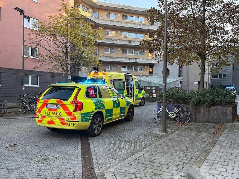 In de Varkensstraat in Mechelen raakte een man gewond in het aangezicht nadat hij een pan wilde blussen met water