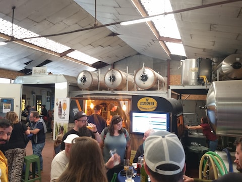 Met 'café Jubilé' in Brouwerij Angerik in Dilbeek vierde Curieuzegeuze zijn vijfde verjaardag.