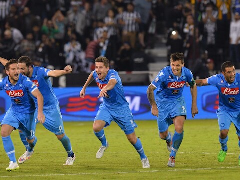 Dries Mertens en co schreeuwen hun vreugde uit na een geweldige ontknoping na de fatale misser van Juve-speler Padoin.