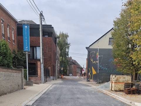 Wegenwerken in de Dorpstraat tussen de kerk van Leefdaal en de Mezenstraat in Bertem.