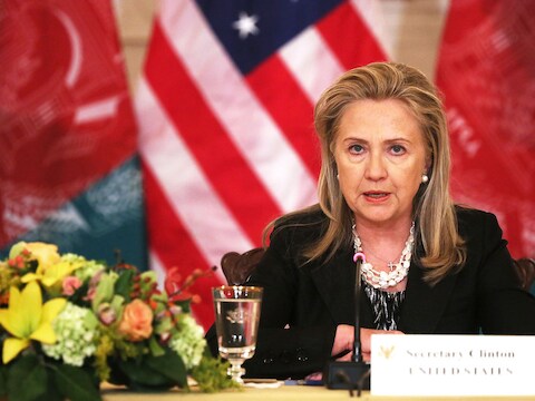 Minister van Buitenlandse Zaken Hillary Clinton zei gisteren dat ze de verantwoordelijkheid opneemt voor de gevolgen van de aanval op het Amerikaanse consulaat.
