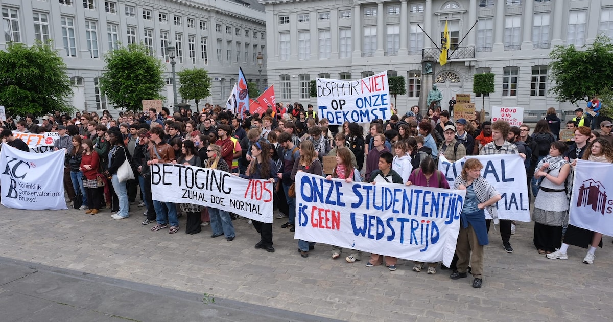 Studenten trekken door Brussel tegen besparingen op studiebeurzen: “We ...
