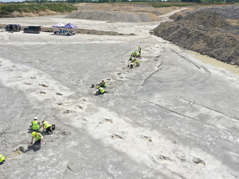 Beelden van de blootlegging van de dinosaurussnelweg in Oxfordshire.