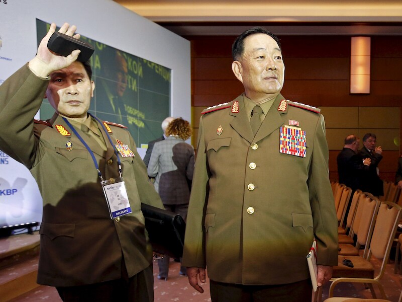 Hyon Yong Chol (rechts) op een foto uit april