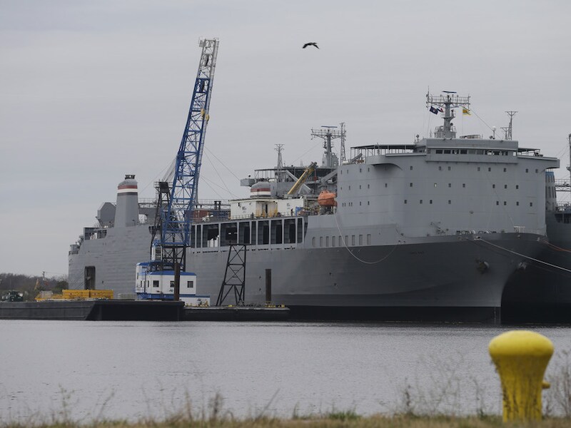 De Cape Ray begin januari aan de kade van Portsmouth, Virginia.