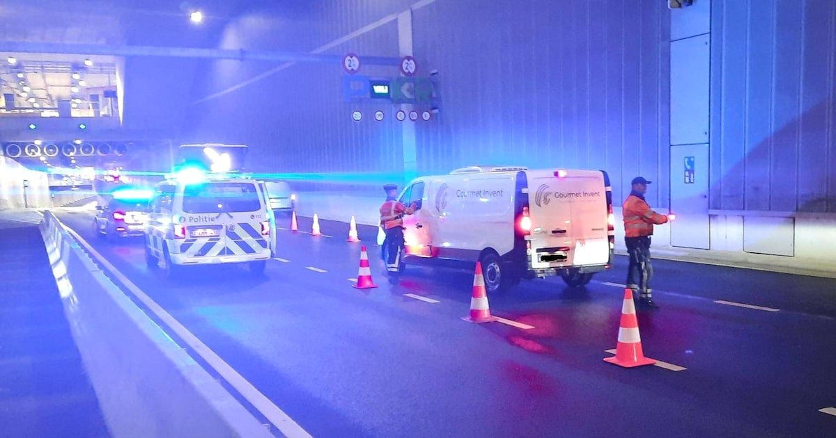 Dronken bestuurder loopt maar liefst twee keer tegen de lamp tijdens politiecontrole in zone Riviere
