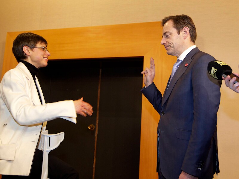 Kersvers burgemeester van Antwerpen Bart De Wever legt de eed af.
