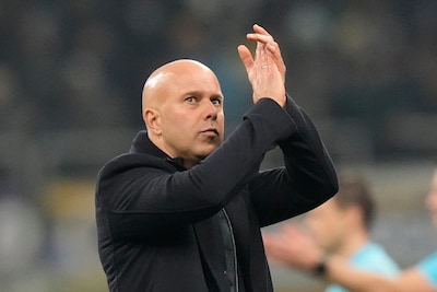 Daags nadat Liverpool hem de deur wees: “Arne Slot in beeld bij AC Milan”