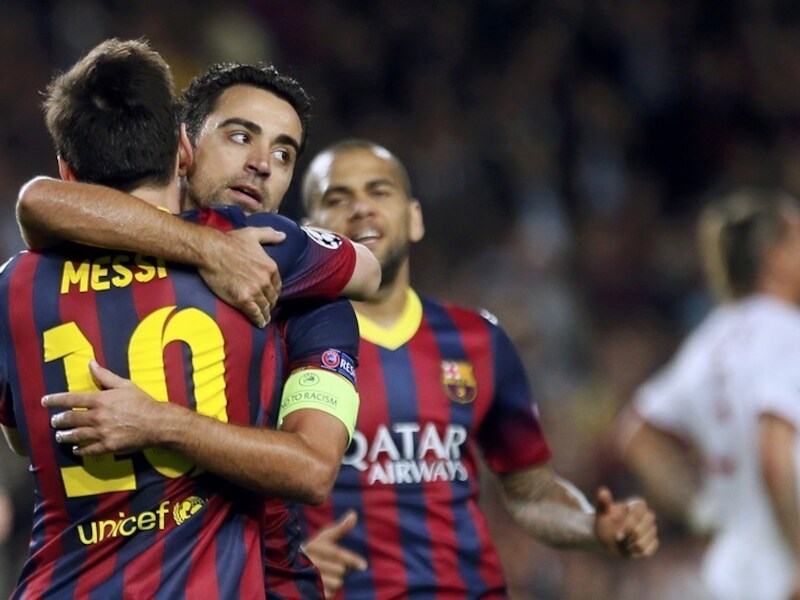 Xavi (midden).
