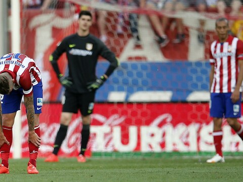 Teleurstelling bij Courtois en Alderweireld (l), die in de fout gingen bij de tegengoal.