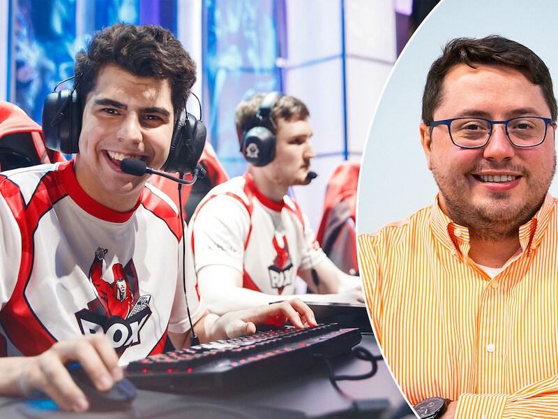 De Belgische speler Gabriel Rau en Damien Rapoye van de Belgische esportsfederatie.
