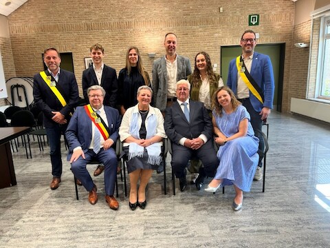 Luc en Bea vierden hun gouden huwelijksjubileum in Dentergem.