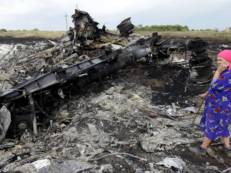 Brokstukken van het wrak van MH17 in Oekraïne.