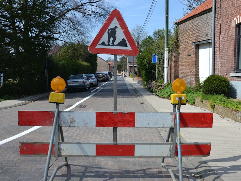 Ooievaarstraat vrijdag een dag dicht wegens de verwijdering van een stookolietank: tijdelijk tweerichtingsverkeer en omleiding voorzien