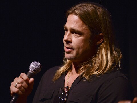 Brad Pitt voor hij zijn lokken liet knippen.
