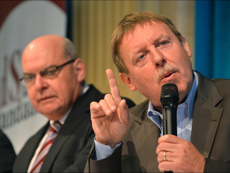 Siegfried Bracke, met Daniël Termont op de achtergrond.