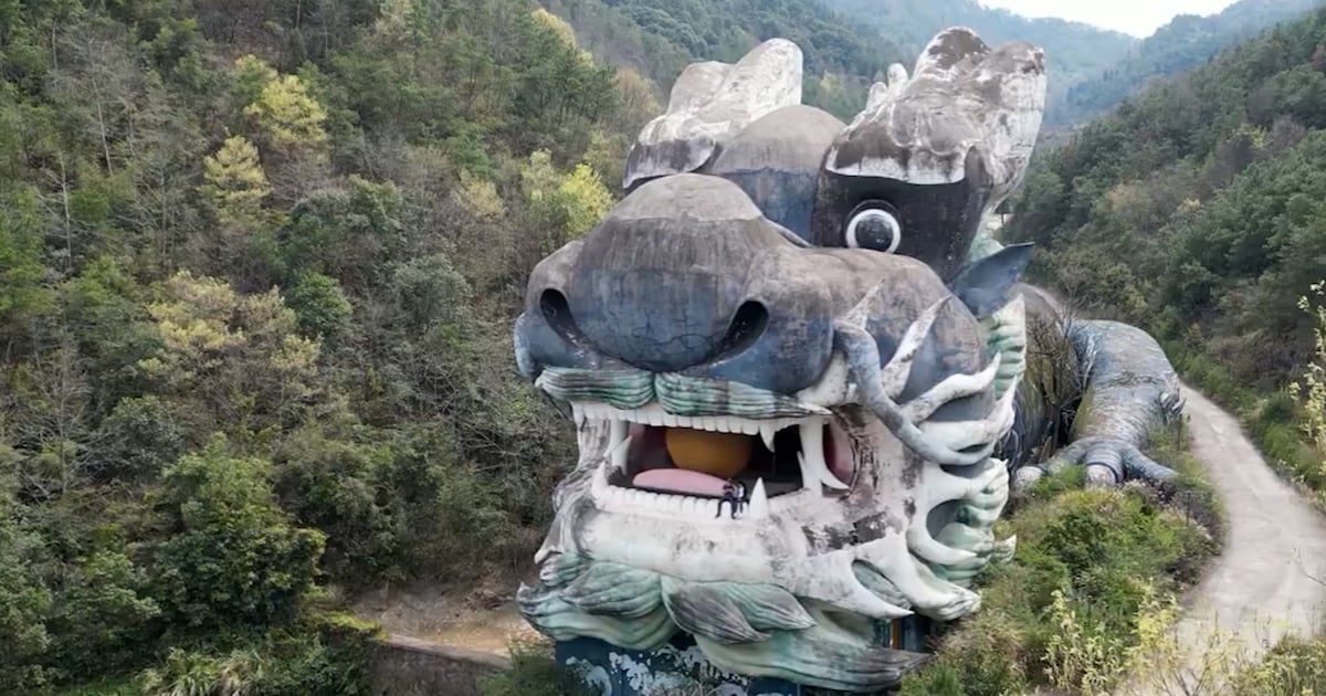 KIJK. Tot 30 meter hoog en 400 meter lang: Nederlandse urbexer ontdekt verlaten drakenpark in Chines