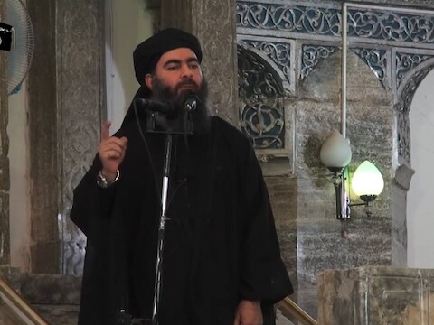 Het was de eerste keer dat Baghdadi, die zelden in het openbaar verscheen, in een videoboodschap te zien was.
