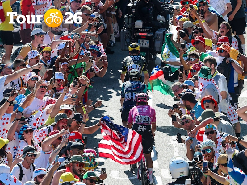 “Ik kreeg een klap op mijn hoofd”: Remco Evenepoel en acht andere debutanten getuigen over chaos en hallucinante taferelen op Alpe d’Huez